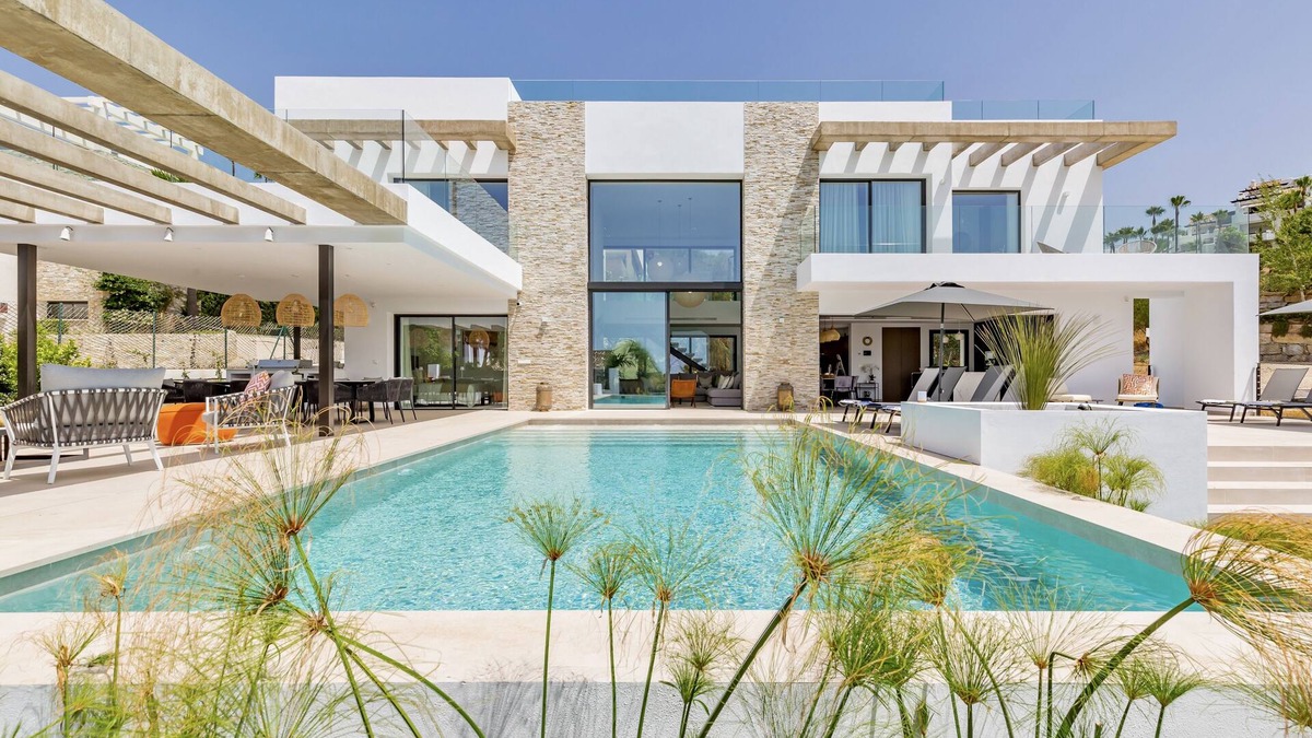 New Golden Mile Villa | Beautiful Modern Villa 10 minutes from Marbella