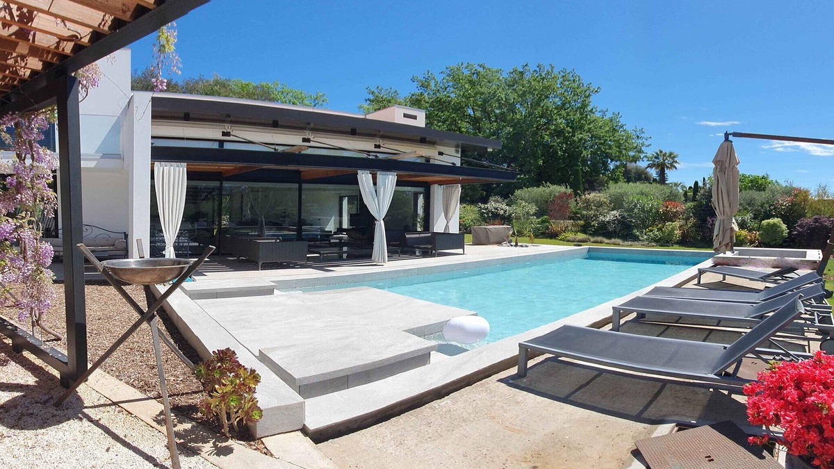 Biot Villa | Beautiful modern villa with swimming pool and jacuzzi in absolute calme