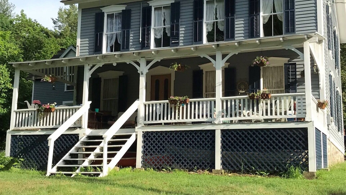 Huletts Landing House | BEAUTIFUL MOUNTAIN GETAWAY IN HULETTS LANDING, LAKE GEORGE NY