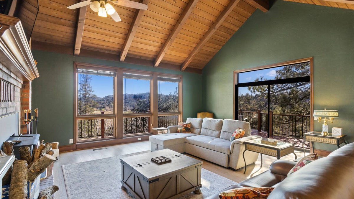Julian House | Beautiful Mountain Home located on 1 acre in the Historical Town of Julian, Ca