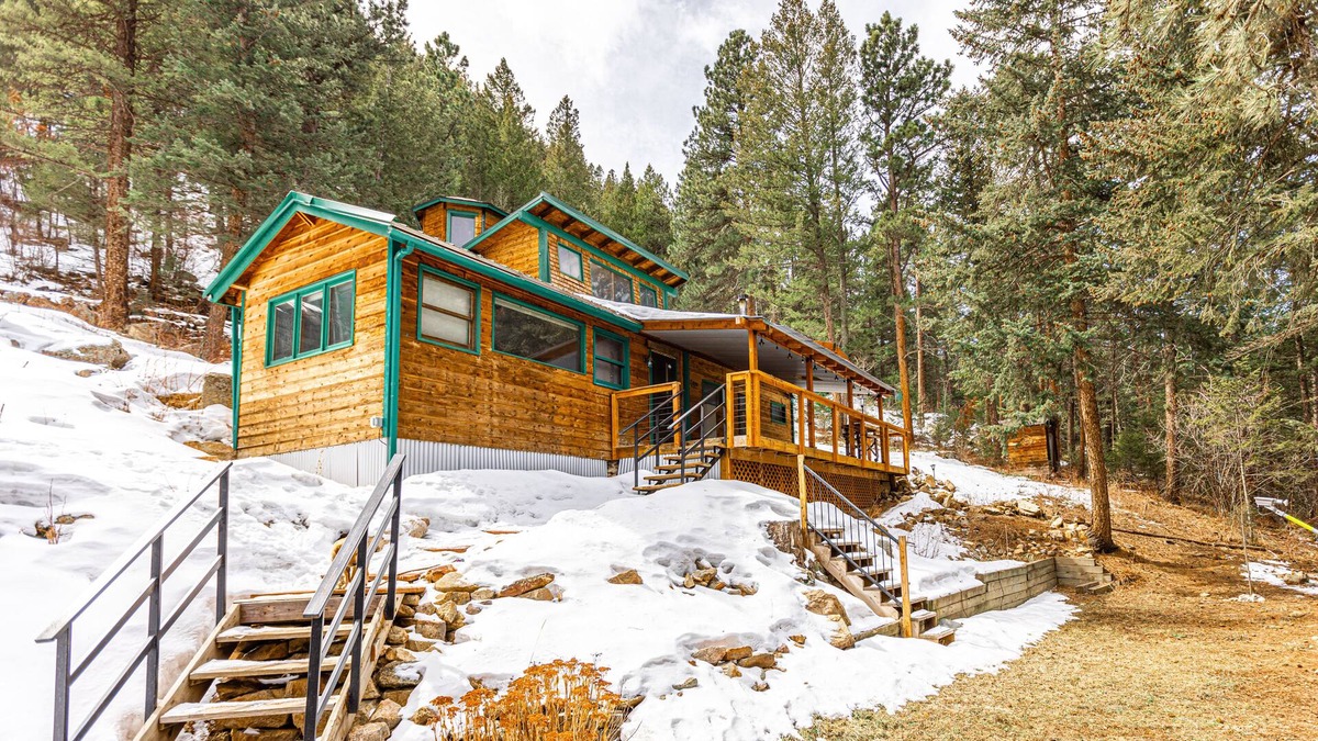 Jamestown Cabin | Beautiful Mountain Retreat only 15 minutes from Boulder CO
