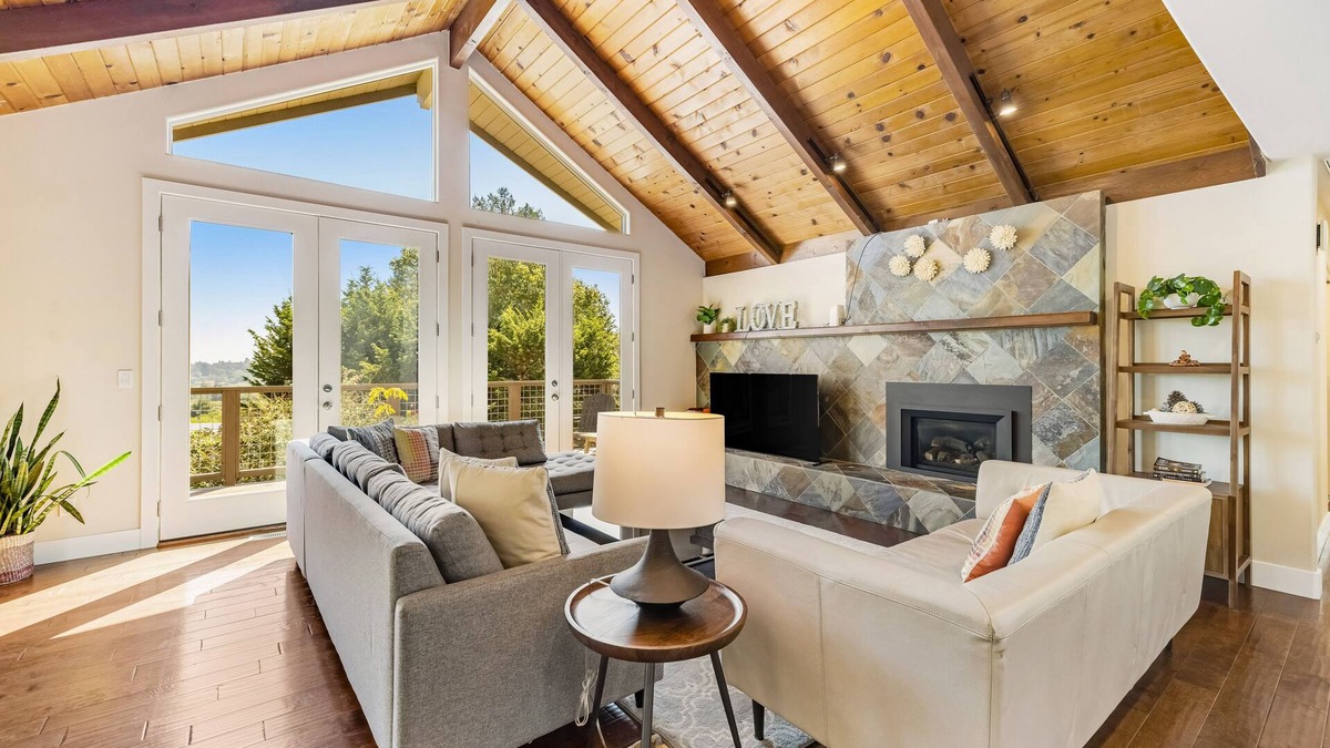 Sebastopol House | Beautiful mountain-view home with a private pool, pool spa, grill