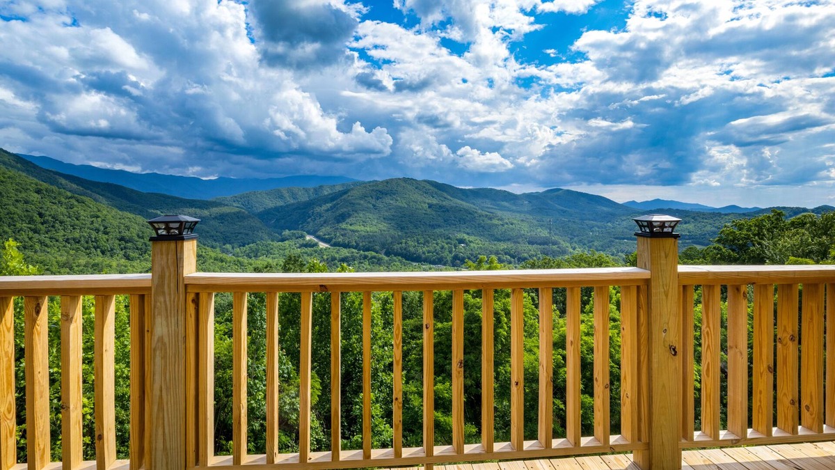 Newport Cabin | Beautiful Mountain View log cabin
