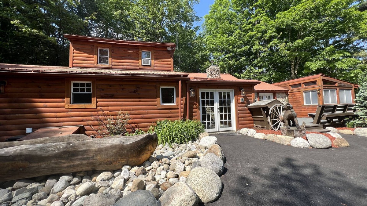 Lake George House | Beautiful Mountainside Log Home