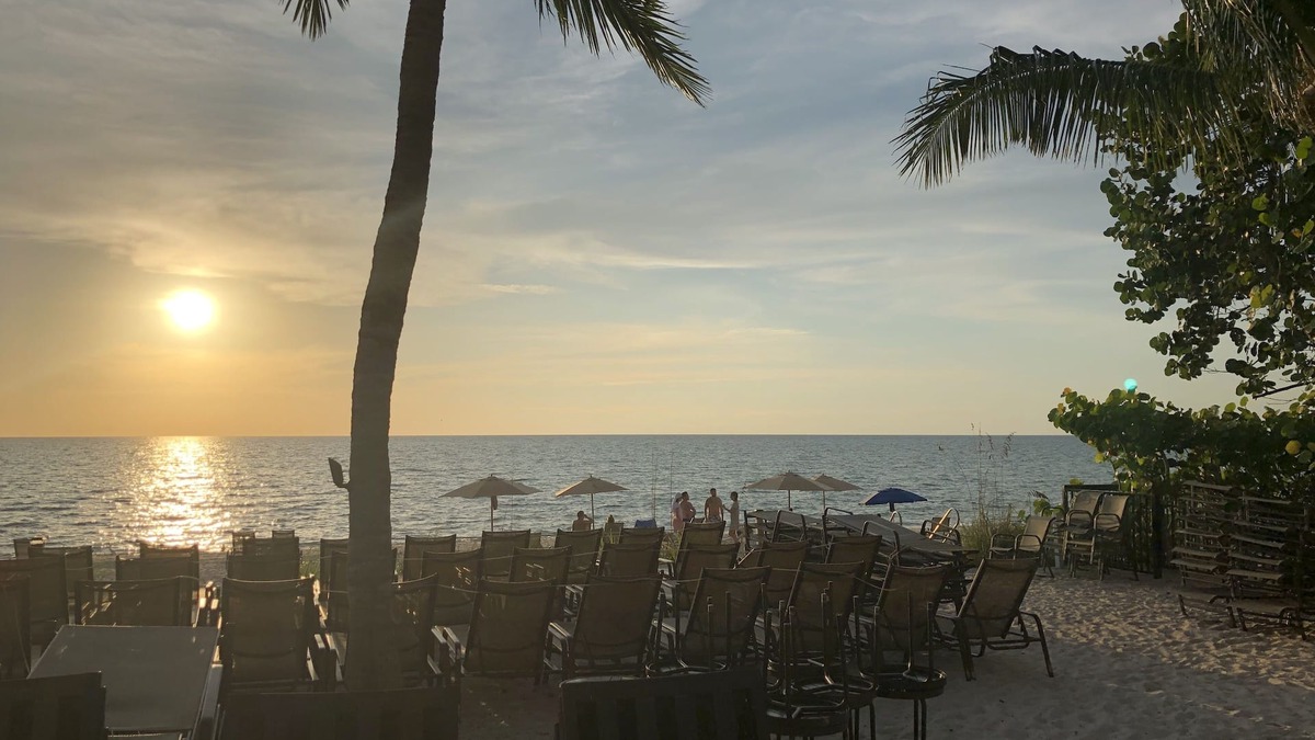Vanderbilt Beach Condo | Beautiful Naples Condo Regatta @ Vanderbilt Beach. Newly redecorated.
