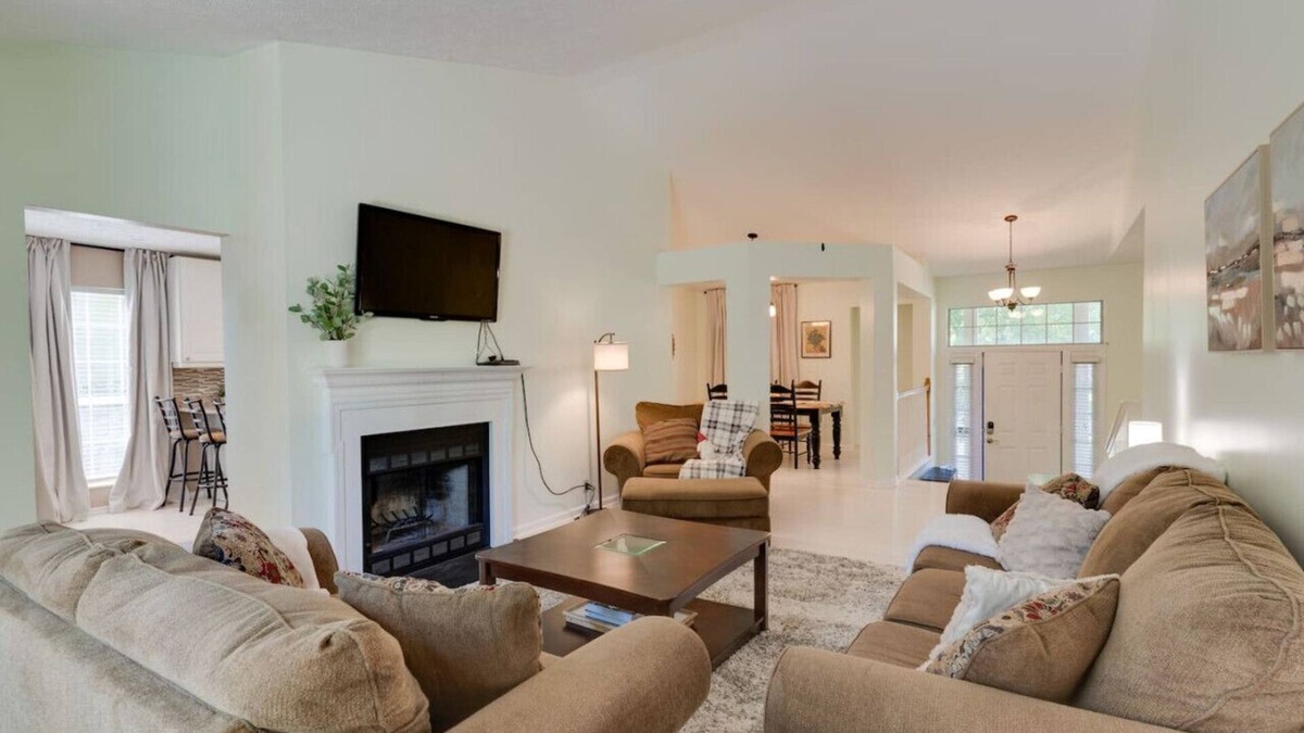 Windsor Green House | Beautiful Neighborhood 3BD home