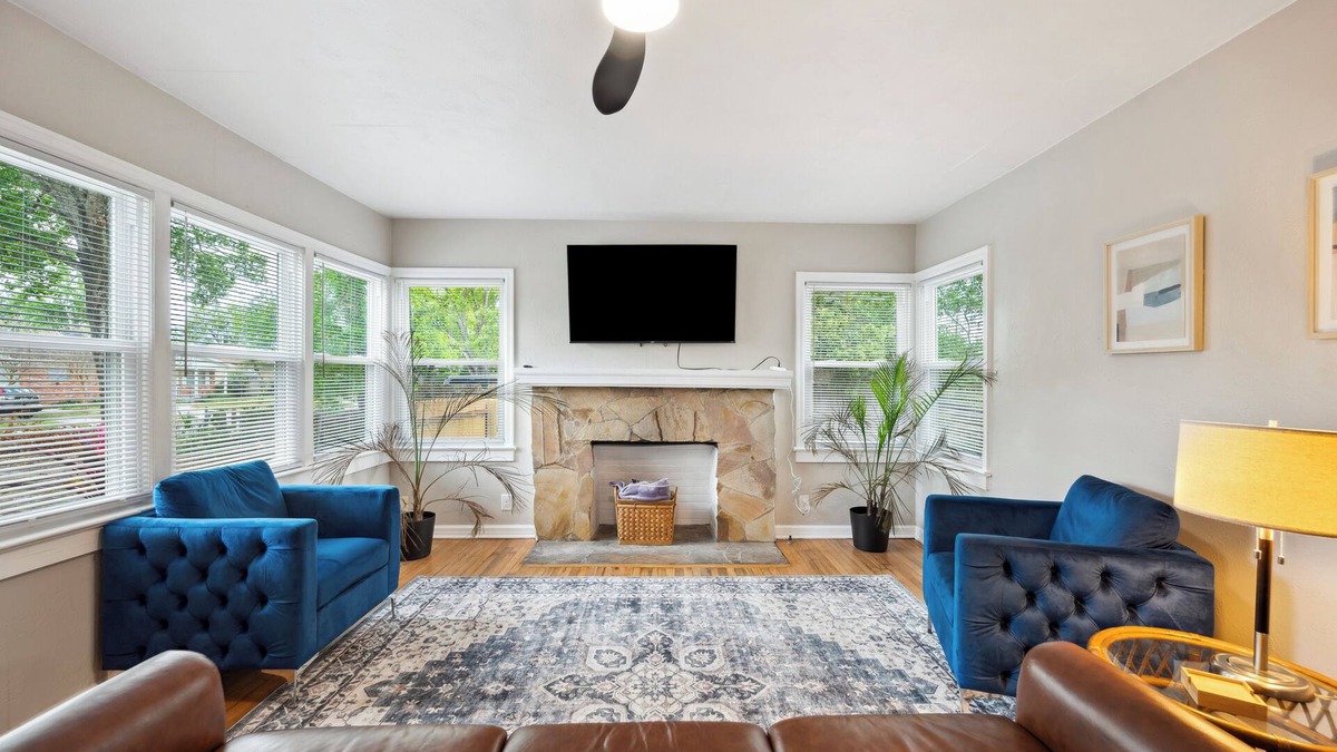 Dixieland House | Beautiful Neighborhood + 2 Bed/1 Bath + Pet/Family Friendly + Sleeps up to 6