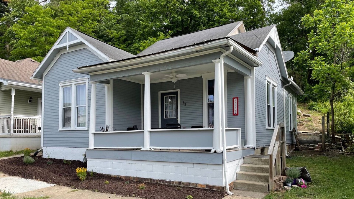 Nelsonville Cottage | Beautiful Nelsonville Cottage near Hocking Hills area, close to Historic Square