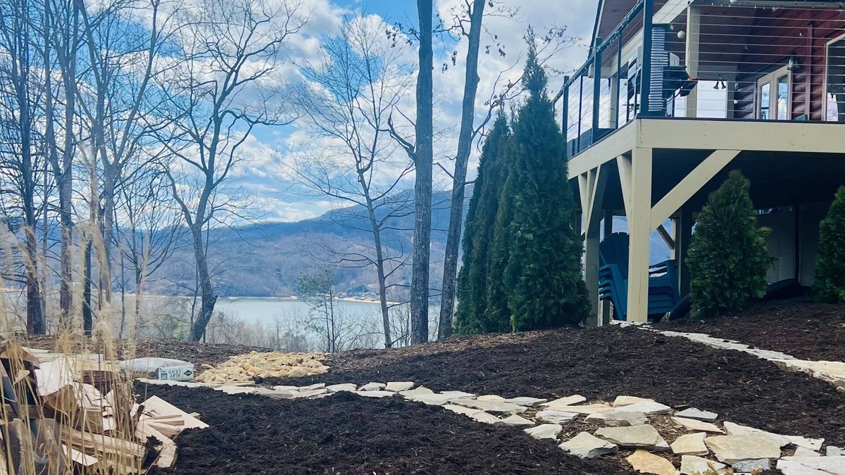 Lake Lure House | Beautiful NEW 5 bedroom Log cabin with PRIVATE HOT TUB overlooking Lake Lure