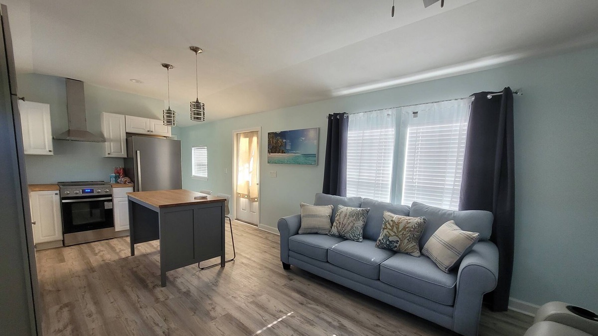 Freeport Cabin | Beautiful NEW Cottage! Firepit-Sleeps 4