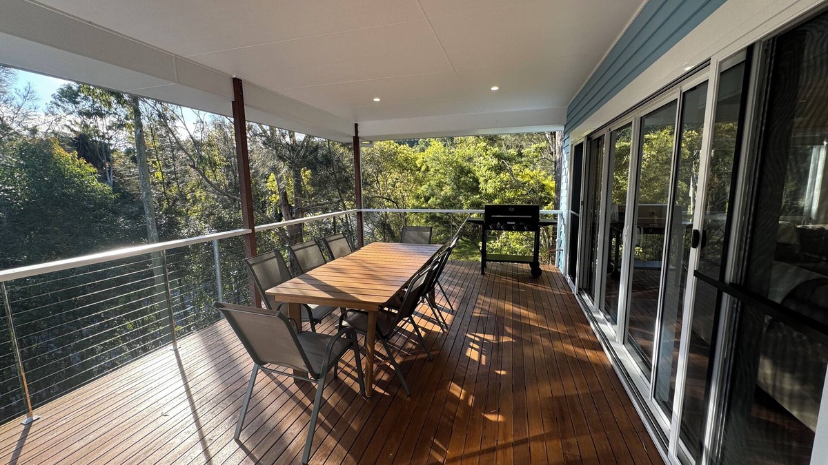 Elizabeth Beach House | Beautiful new home, 280m to the lake, 650m to the Beach, 300m to the pub.