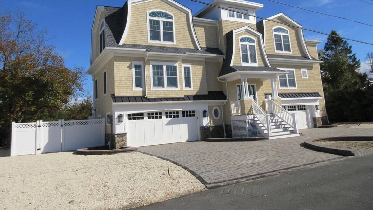 Loveladies House | Beautiful new home with pool in Loveladies