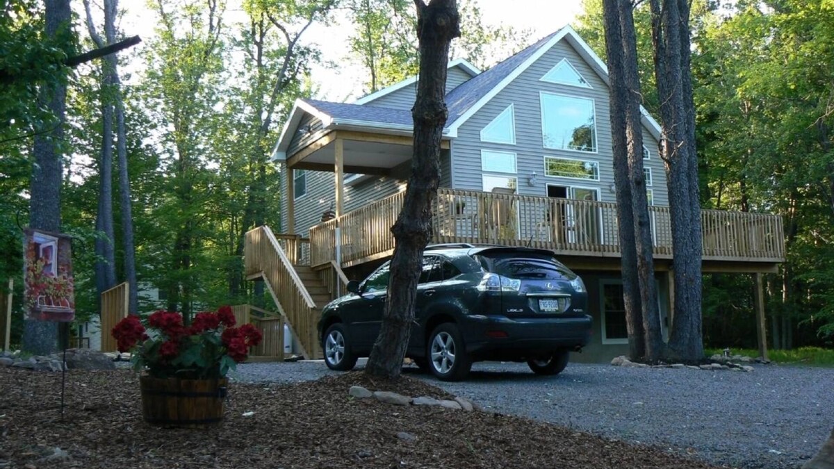 Gouldsboro Ski Chalet | Beautiful New Pocono Chalet!