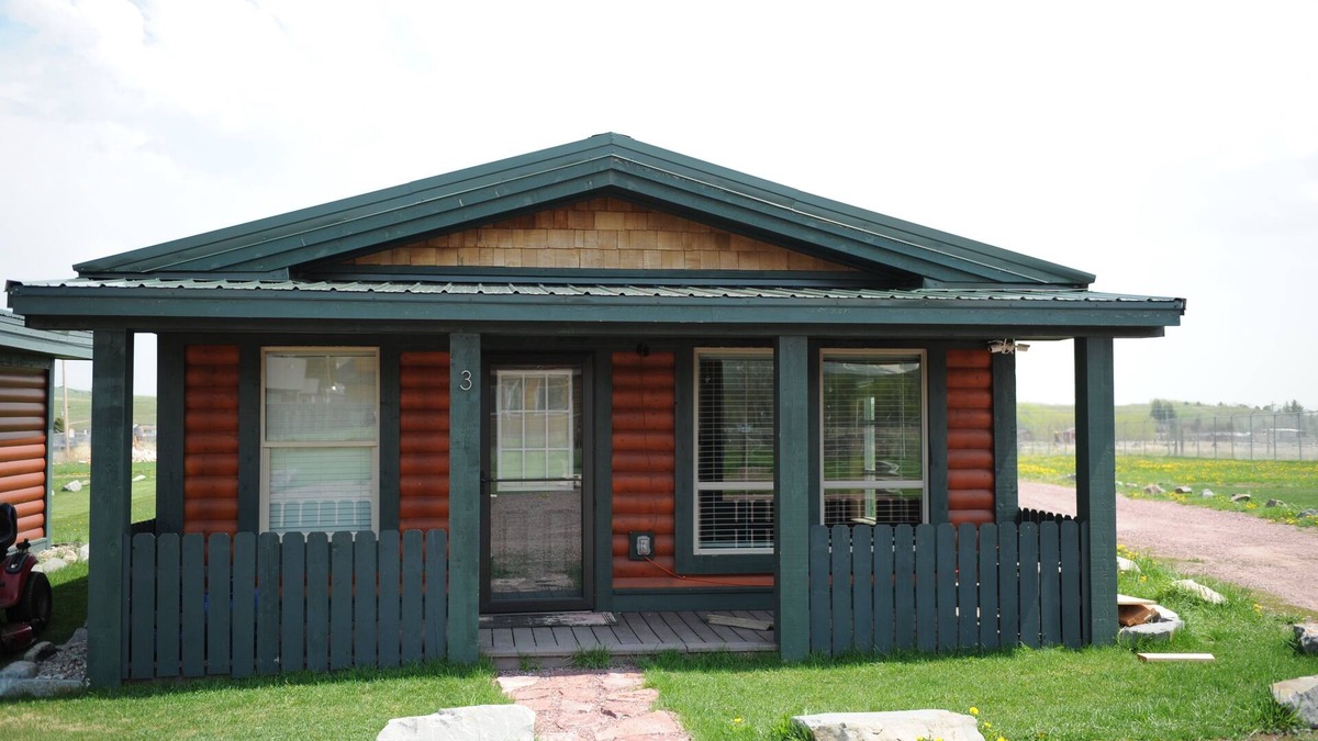 East Glacier Park Village Cabin | Beautiful new luxury cabin on large private lot