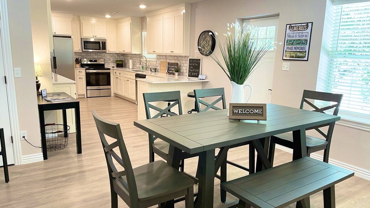 Prairie Creek Cottage | Beautiful newly built home 3 min. from Beaver Lake.