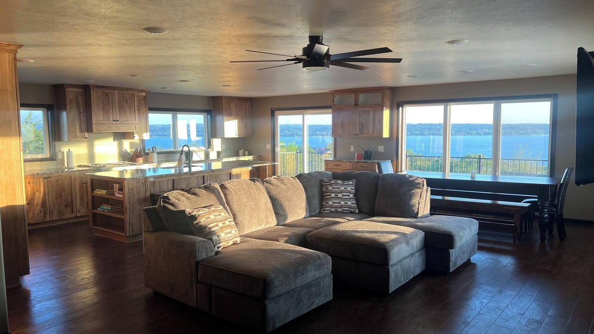Crofton House | Beautiful newly renovated home overlooking Lewis and Clark lake.