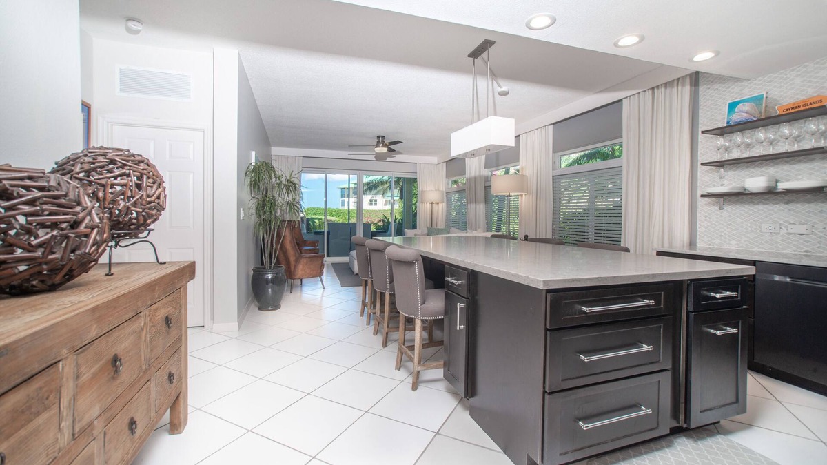Seven Mile Beach Condo | Beautiful! Newly Renovated Luxury Ground Floor Condo Seven Mile Beach