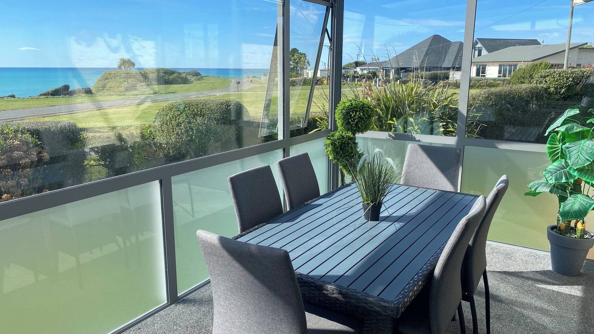 Kakanui House | Beautiful ocean view from this lovely holiday home
