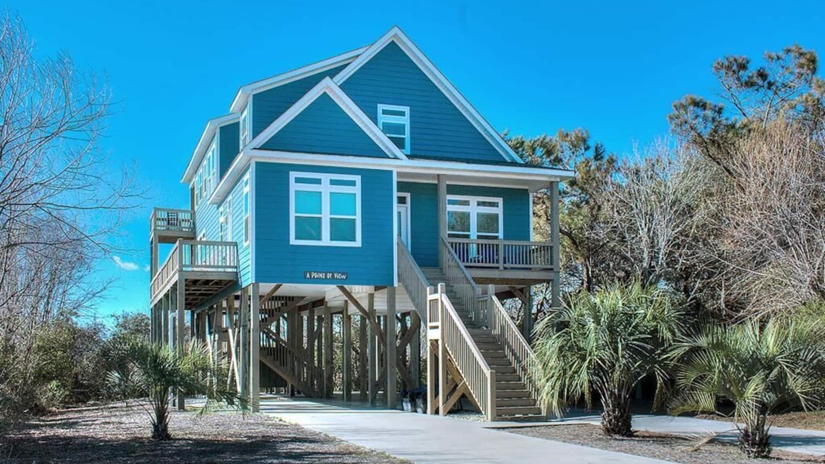 Yaupon Beach House | Beautiful, Ocean View 4 BR/4 BA Home-1 Minute Walk to Beach/Pets-Sleeps 12
