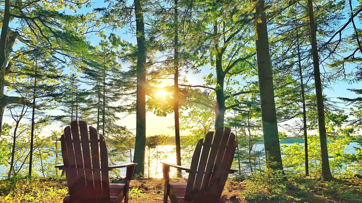 Freeport House | Beautiful oceanfront three-bedroom home overlooking Wolfe's Neck State Park.