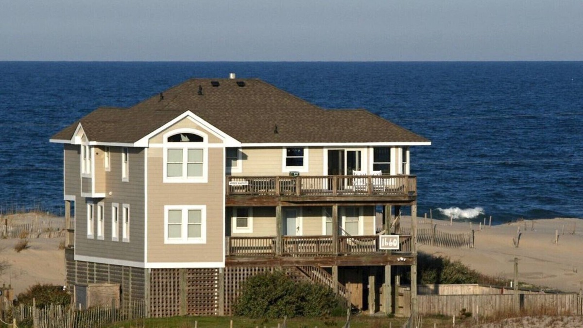Corolla House | Beautiful Oceanfront Views! 4x4 beaches ^Wild Horses^ 2026 calendar open! Hurry!