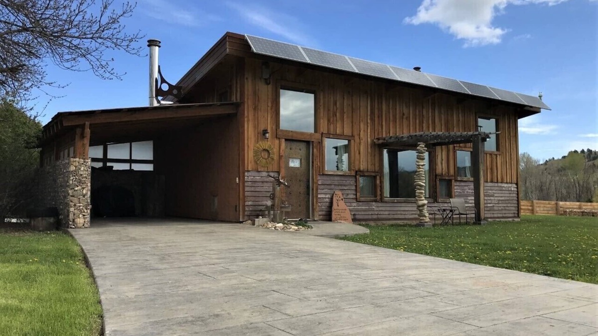 Spearfish Cottage | Beautiful Off-Grid Living @ Granny Flats
