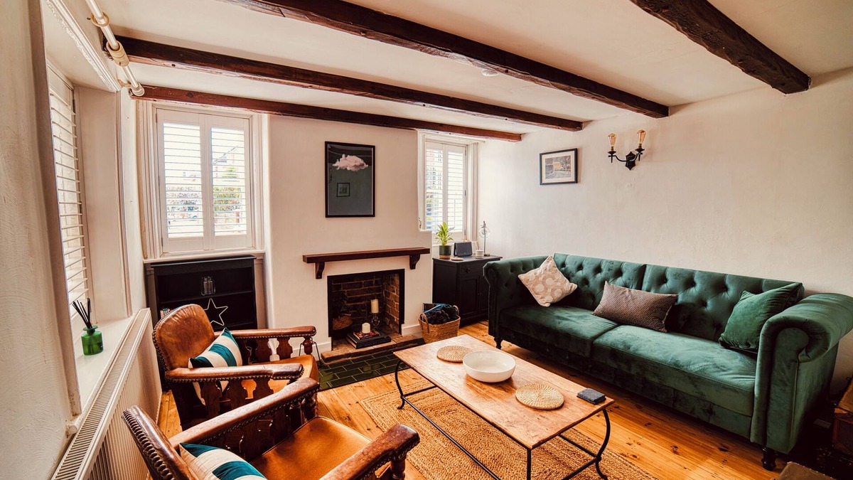 Eastbourne Cottage | Beautiful old Cottage near the sea now booking for Winter