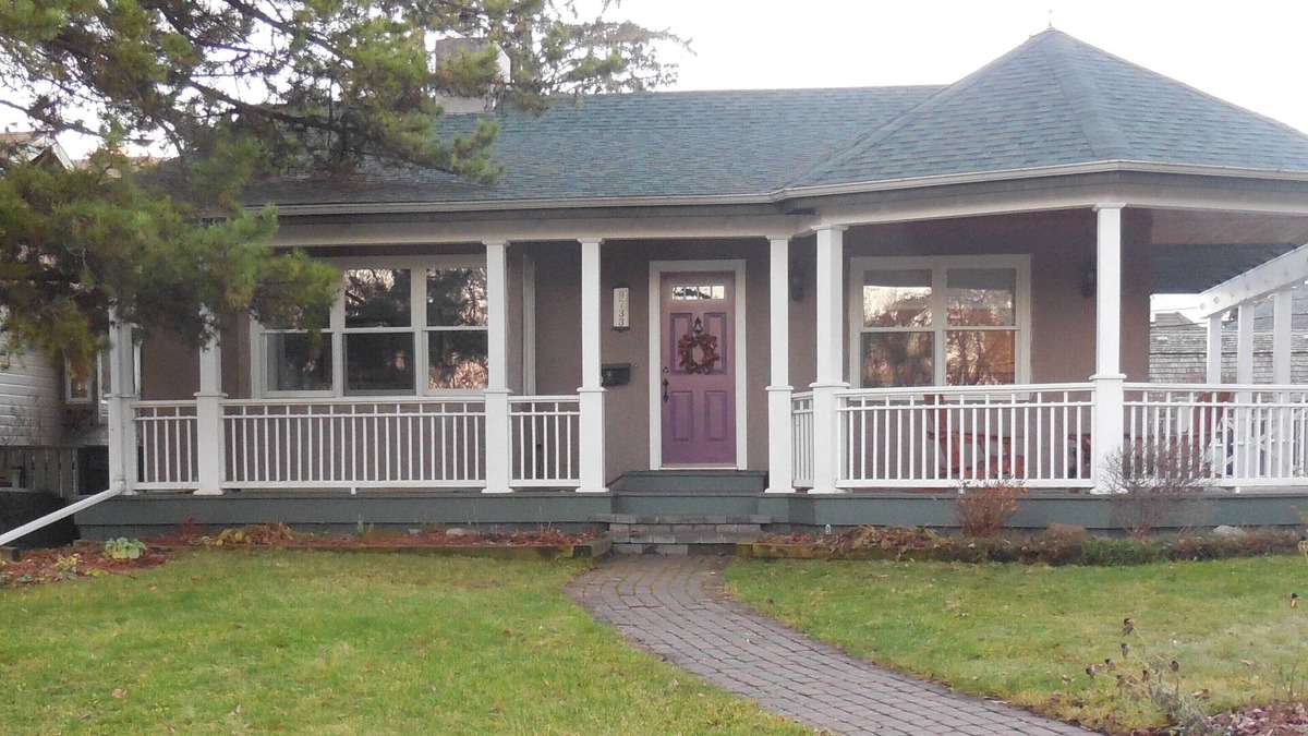 Edmonton House | Beautiful Old Strathcona Home July- Sept. availability; month rental minimum