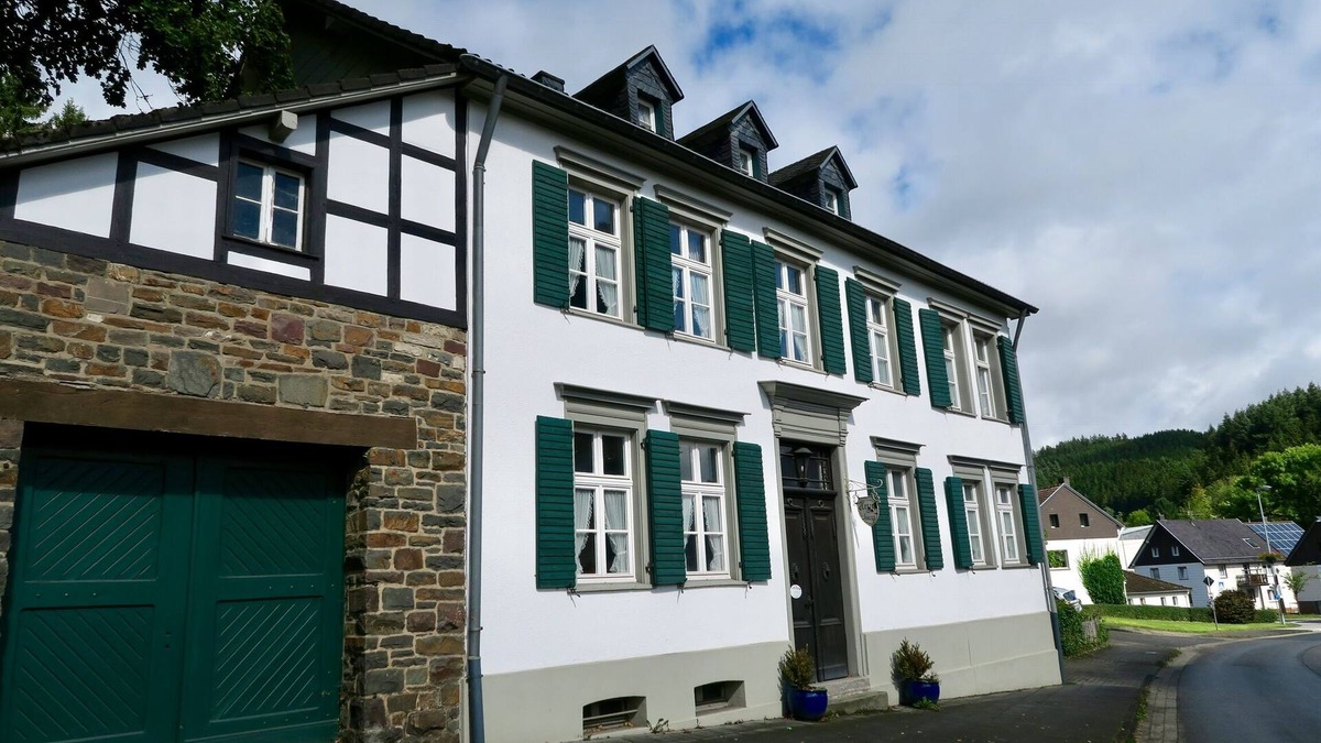 Hellenthal House | Beautiful old villa, well equipped, sauna, hot tub, billiards, table football