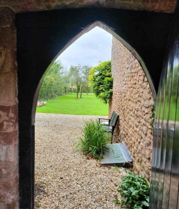 Fiddington Apartment | Beautiful One Bed Studio Flat - Dog Friendly