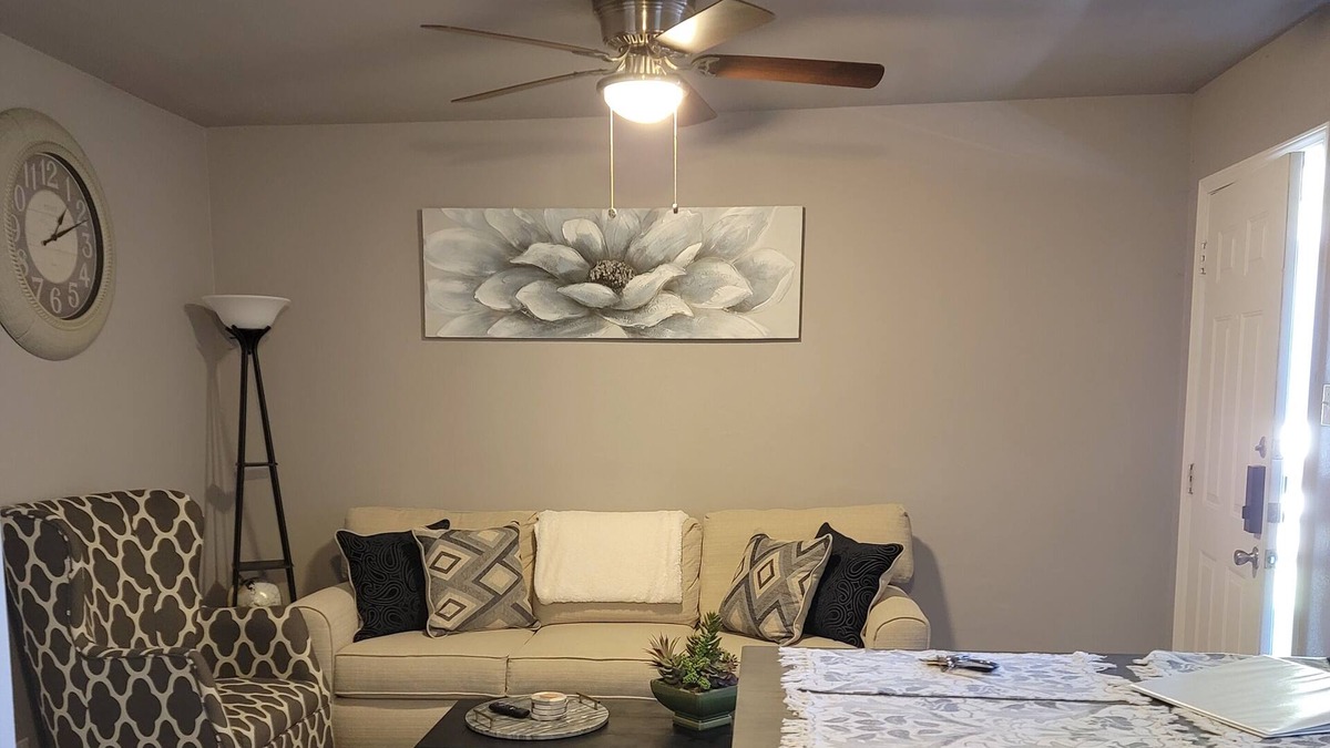 Killeen House | Beautiful one bedroom apartment, with free parking. Pets welcome!
