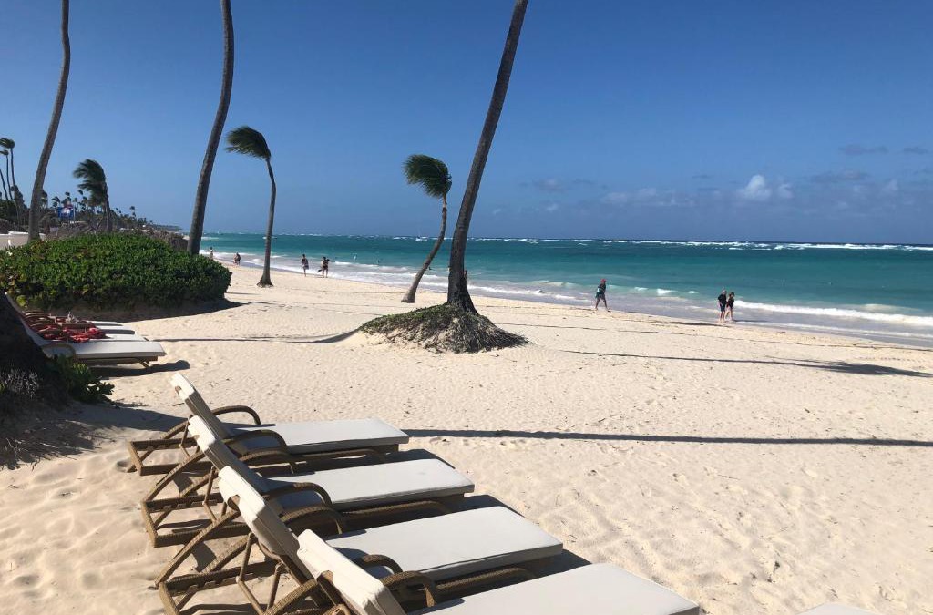 Bavaro Apartment | Beautiful One Bedroom unit with pool and Beach club in a Golf Project