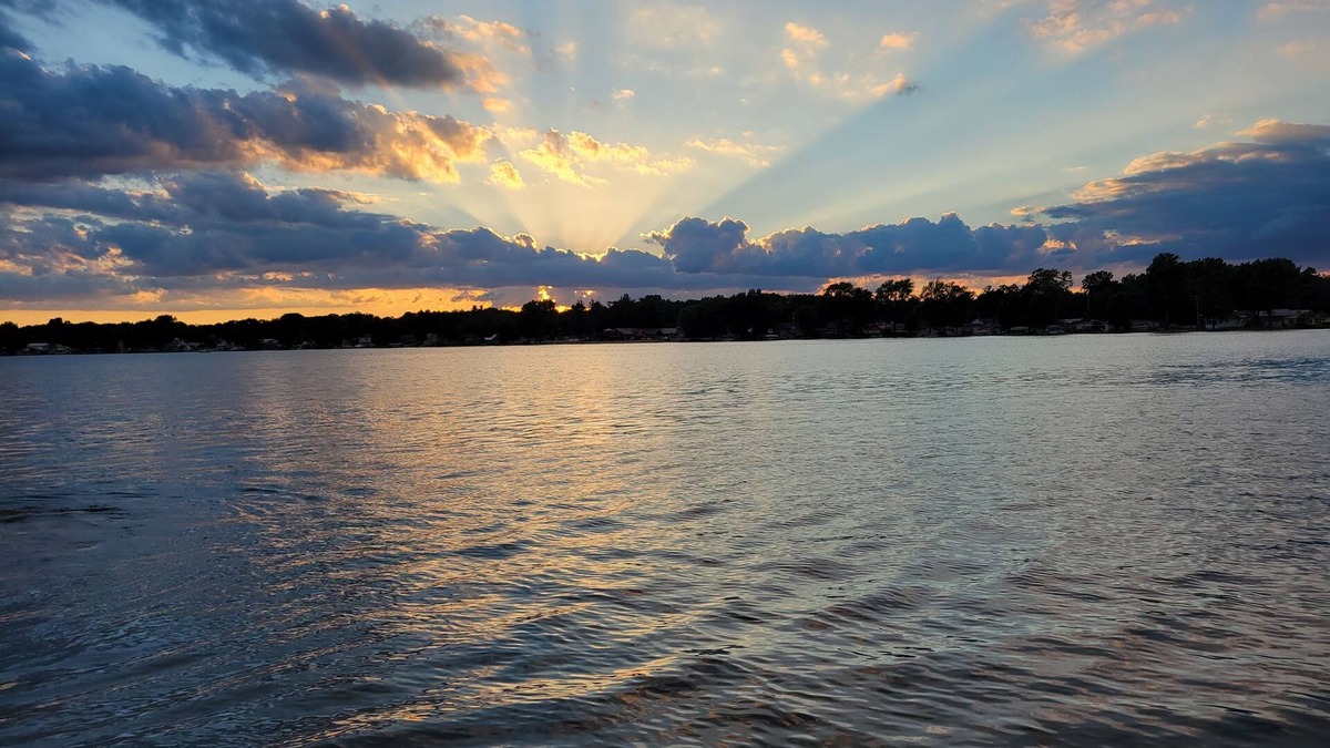 Lake Odessa Cottage | Beautiful open floor plan cottage with lake view