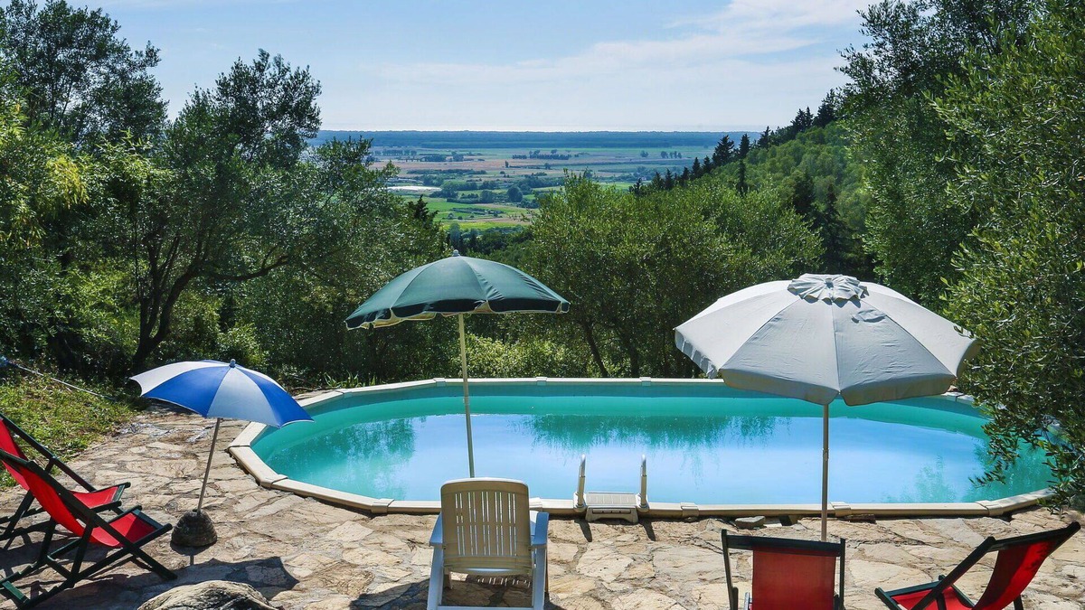 Vecchiano House | Beautiful private villa for 8 guests with private pool, TV, patio, pets allowed and parking