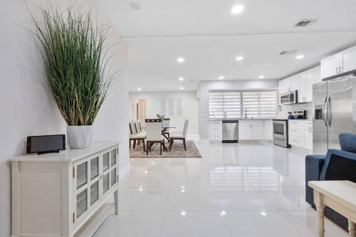 Sunrise House | Beautiful & Peaceful 4 Bedroom Home With a Pool