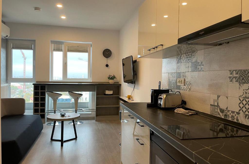 Militari Apartment | Beautiful Penthouse Lakeview W18