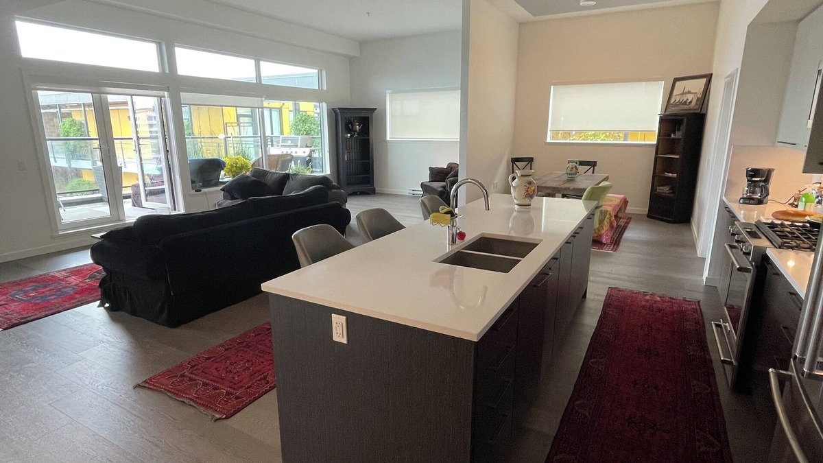 Booktown Condo | Beautiful penthouse with a view in the center of downtown Sidney.