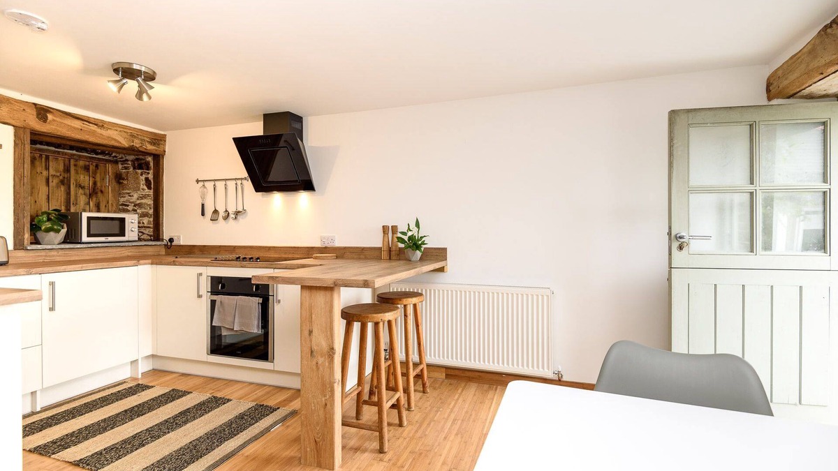 Torpoint House | Beautiful pet friendly cottage for two in peaceful location, close to the beach.