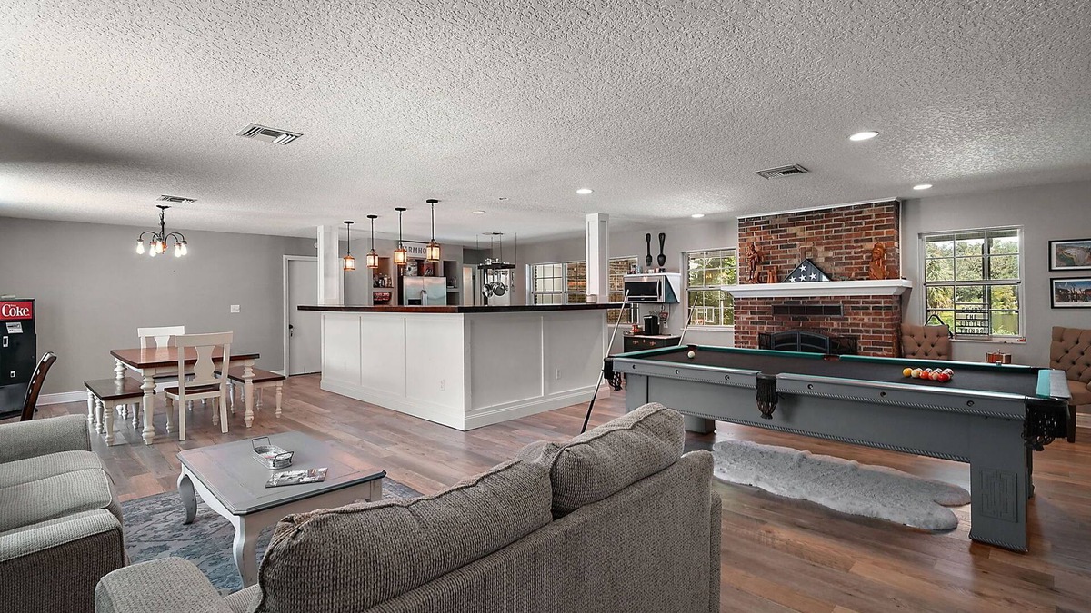Mount Dora House | Beautiful pool house just a mile from downtown Mount Dora.
