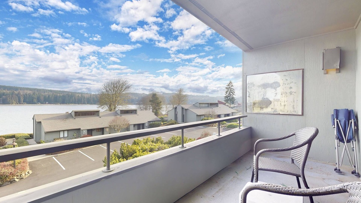 Port Ludlow Hotel | Beautiful Port Ludlow condo with views of the waterfront