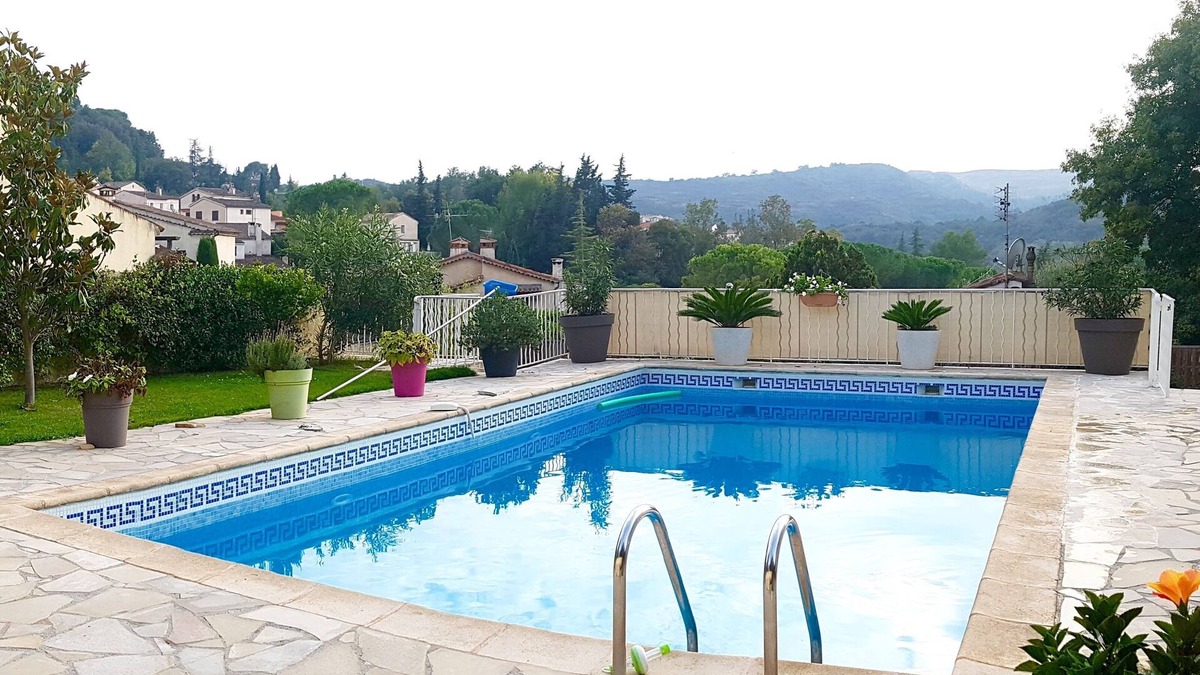 Villeneuve-Loubet House | Beautiful Provencal villa of charm with beautiful views of village and castle