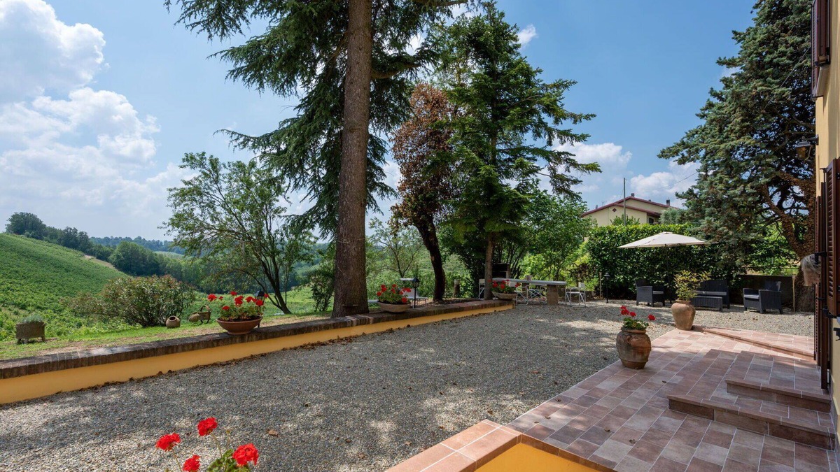 Castel Rocchero House | Beautiful private villa for 6 people with WIFI, TV and patio