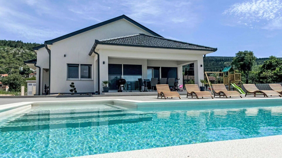 Donji Prolozac House | Beautiful private villa for 8 guests with private pool, A/C, WIFI, TV, terrace and panoramic view