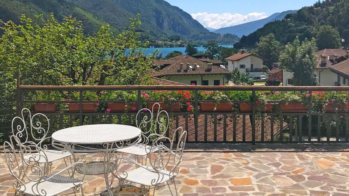 Ledro House | Beautiful private villa for 11 guests with WIFI, TV, terrace, pets allowed and parking