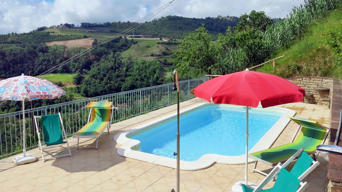 Cossano Belbo House | Beautiful private villa for 10 people with A/C, private pool, patio and pets allowed