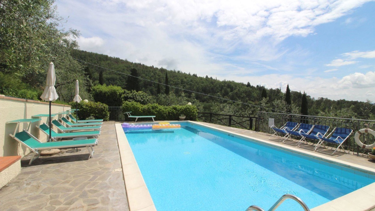 Loro Ciuffenna Villa | Beautiful private villa for 10 people with private pool, WIFI, TV and pets allowed, close to Are.