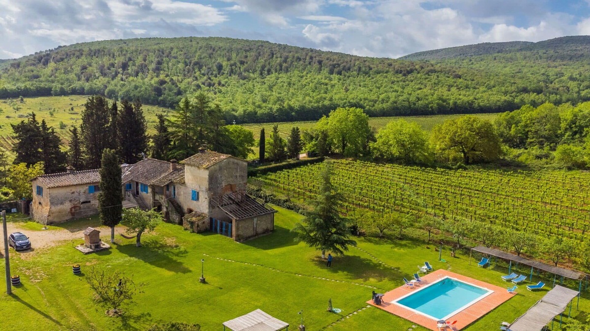 Monteriggioni Villa | Beautiful private villa with WIFI, private pool, TV, patio, pets allowed and panoramic view