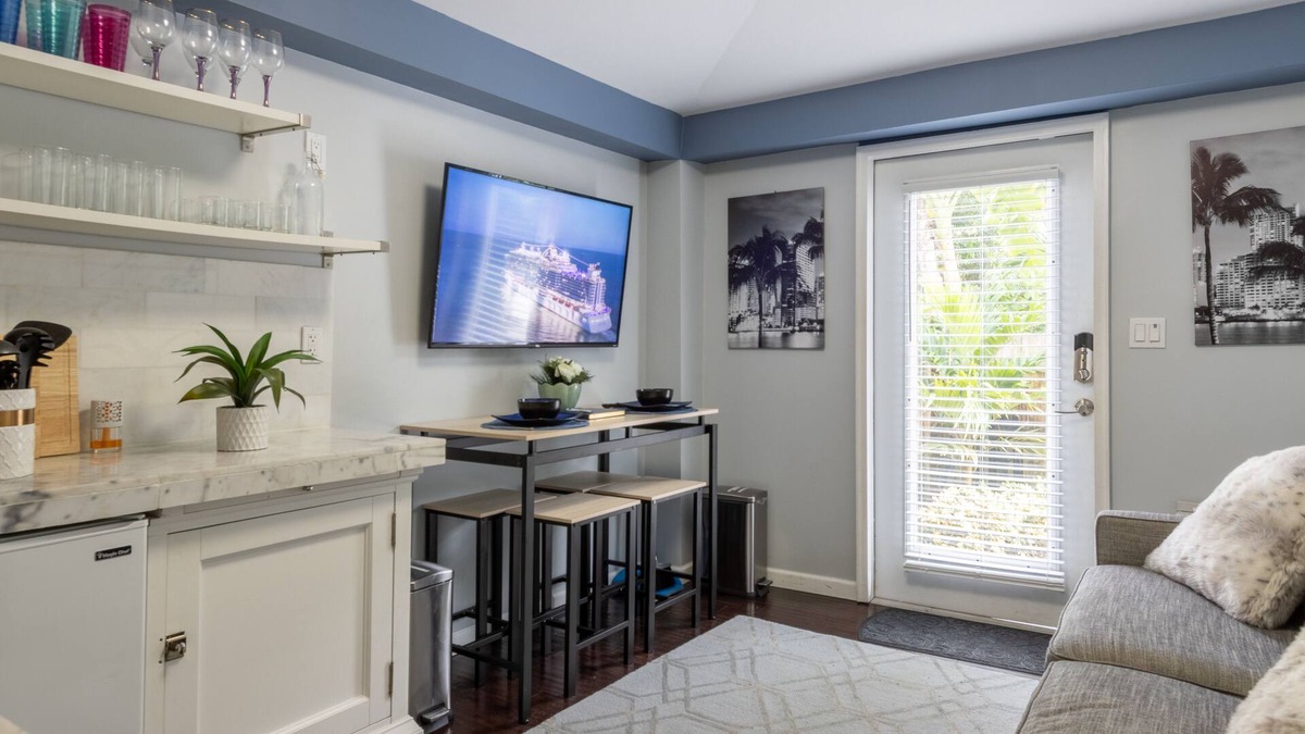 El Portal Apartment | Beautiful Private Apartment in Miami Historic Home