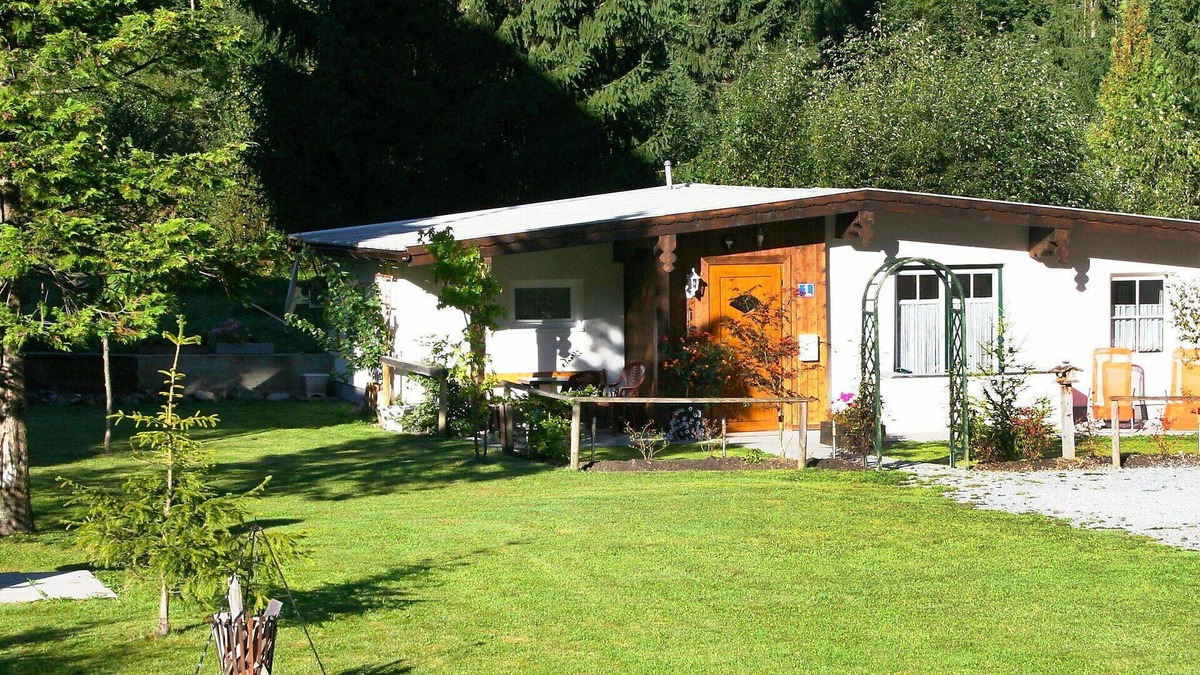 Bad Gastein House | Beautiful private villa for 4 guests with WIFI, TV, terrace, pets allowed and parking