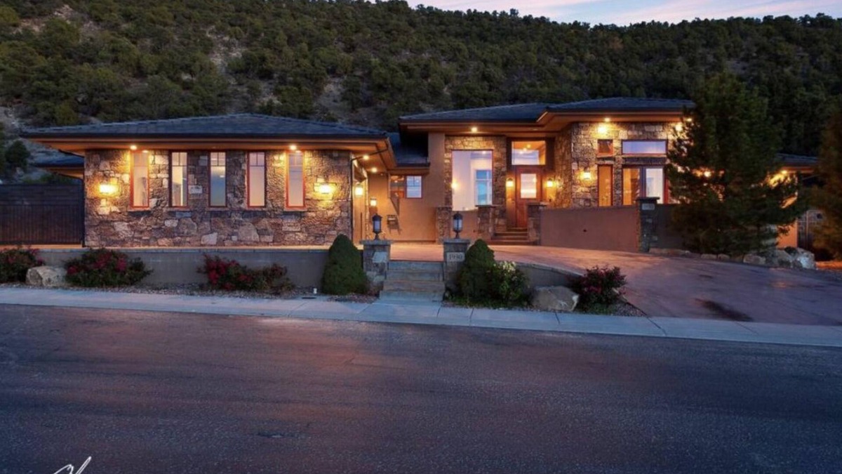 Cedar City House | Beautiful Private Guest house, extra large soaking tub!